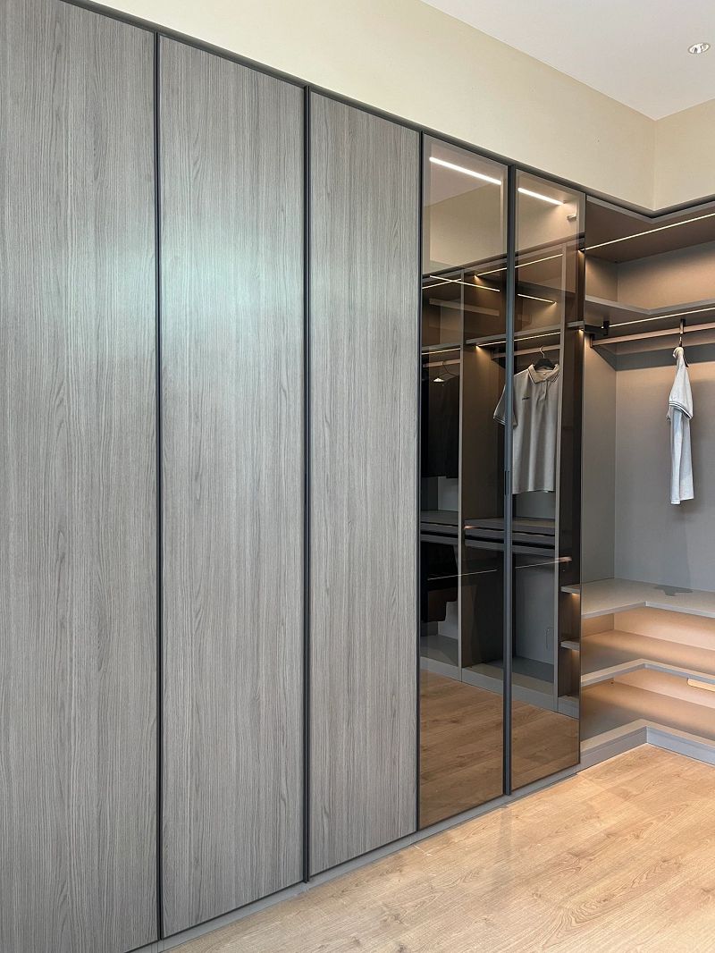 light wood wardrobe with mirrored doors001 light wood wardrobe with mirrored doors001