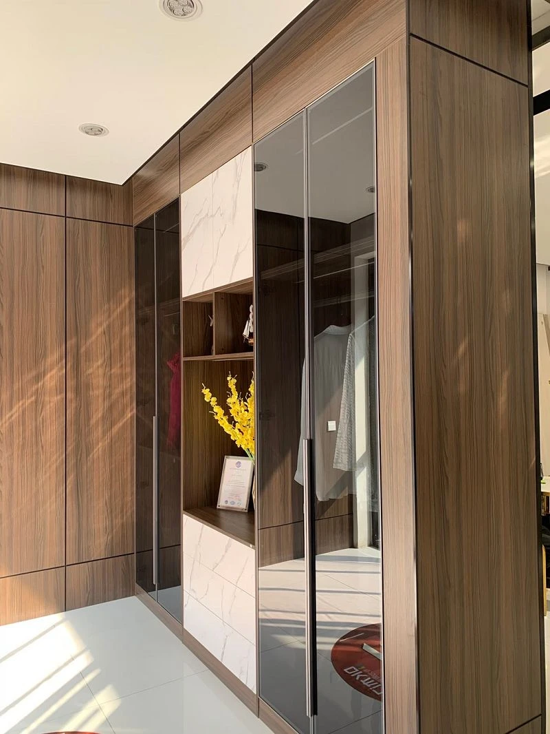 Walnut veneer full-height wardrobe doors001 Walnut veneer full-height wardrobe doors001